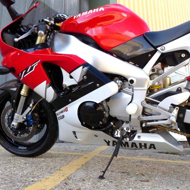 2000 Yamaha YZF-R1 – Increasingly Rare, Superb Condition, Only 13,239 Miles