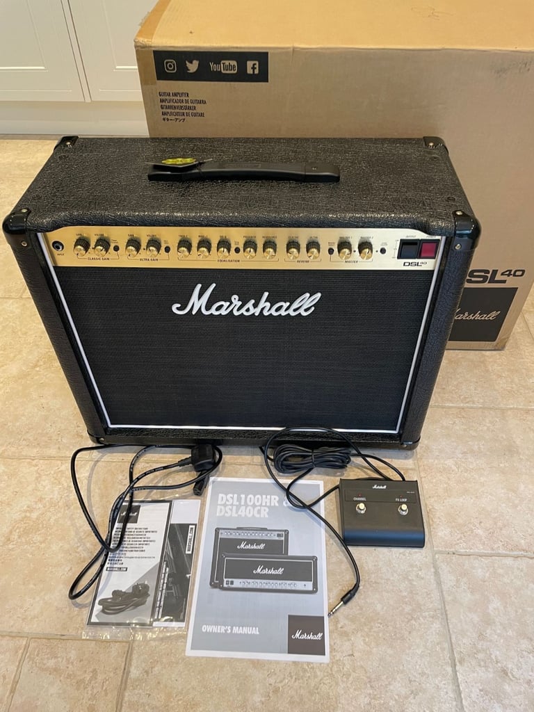 Marshall DSL40 CR Combo valve guitar amplifier in pristine condition