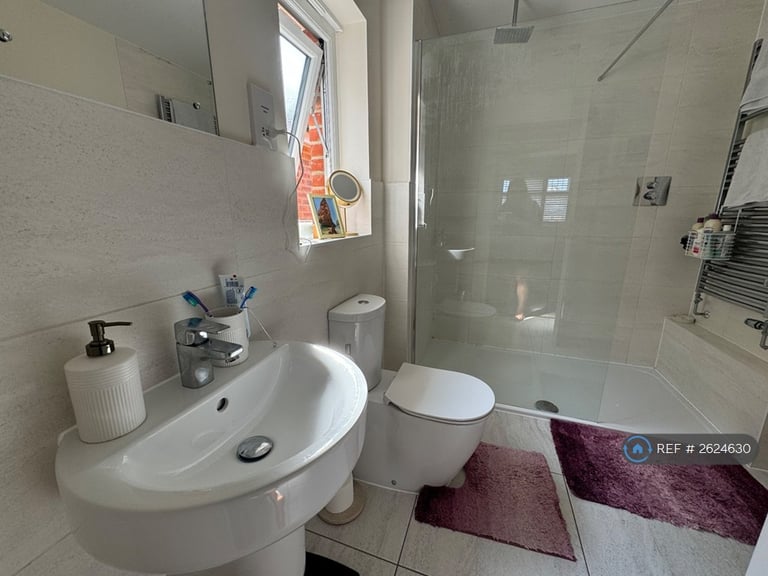 5 bedroom house in Barlow Road, Hamilton, Leicester, LE5 (5 bed) (#2624630)