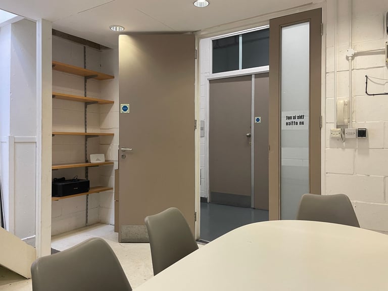 20sqm ground floor studio/ office of 2-storey studio to rent near Finsbury Park, N7.