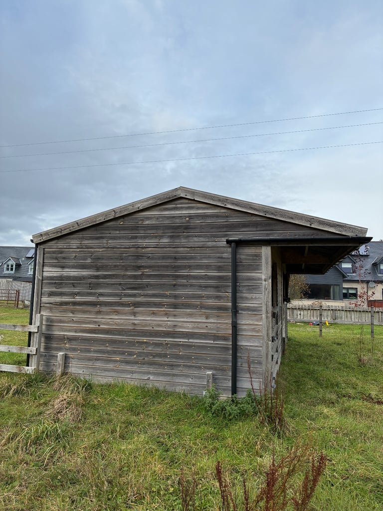 Mobile field shelter/stable 