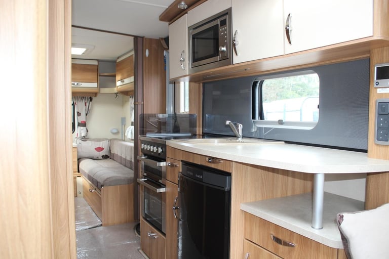 2013 Swift Challenger SE 590 Luxury Twin Axle 6 Berth Touring Caravan With Mover