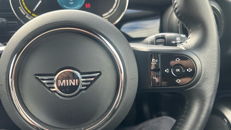 2022 MINI Hatch 135kW Cooper S Level 2 33kWh 3dr Auto Electric Hatchback Hatchback Electric Autom...