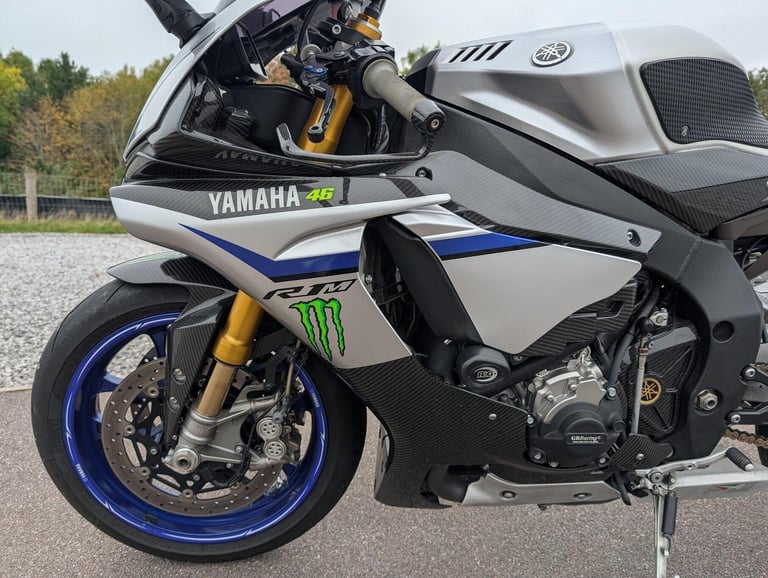 2016 YAMAHA YZF-R1M