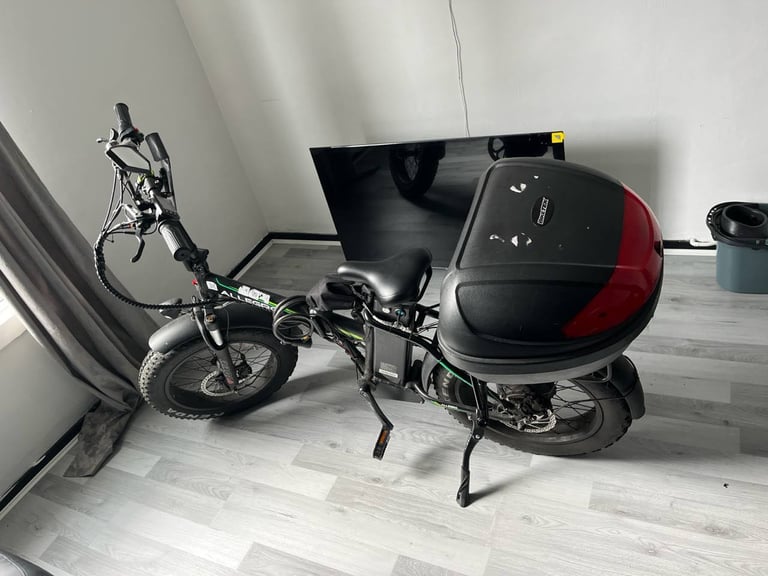 Allegro Electric Fat-Tyre Folding Bike – Excellent Condition + Rear Storage Box