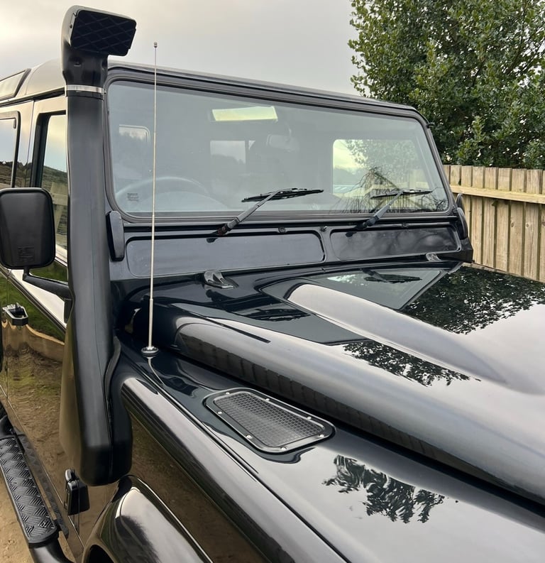 2011 - 61 Land Rover Defender 90 2.2 TDCi XS 4WD SWB Euro 5 WINDOW VAN Diesel