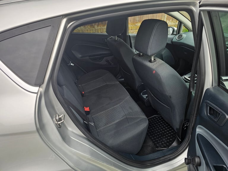 **AUTOMATIC** FORD FIESTA TITANIUM 1.4 AUTOMATIC **ULEZ FREE**
