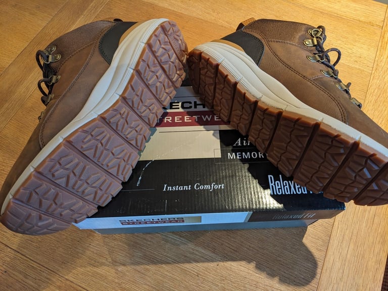 Brand New Skechers Streetwear Air-cooled Memory Foam Relaxed Fit Boots