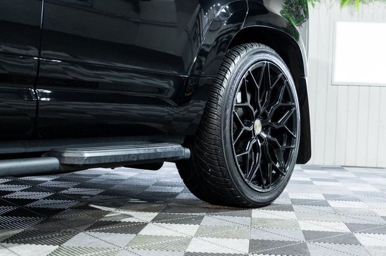 2023 Land Rover Defender 3.0 D300 MHEV X-Dynamic HSE SUV 5dr Diesel Auto 4WD Euro 6 (s/s) (300 ps...