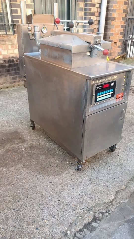 Henny Penny Takeaway Chicken Shop Four Head Gas Pressure Fryer