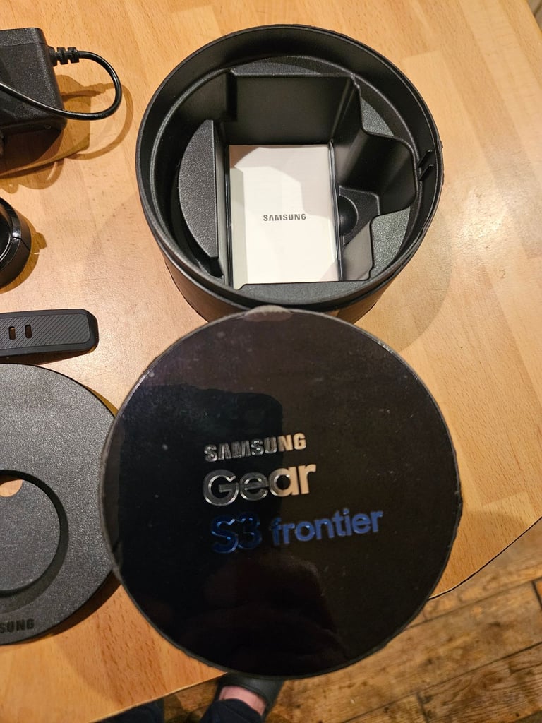 Samsung Gear S3 Frontier black - all original packaging, small strap unused