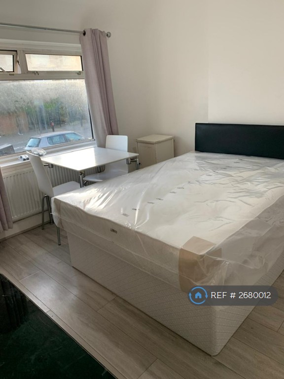 image for 1 bedroom in Crest Road, London, NW2 (#2680012)