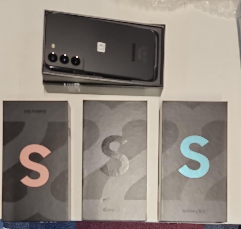 image for SAMSUNG S22 PLUS LIKE NEW BOX