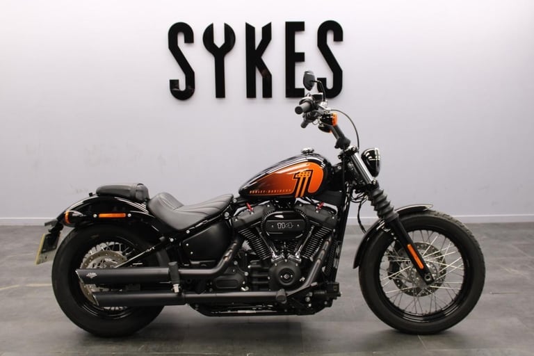 2021 Harley-Davidson FXBBS Softail Street Bob in Vivid Black