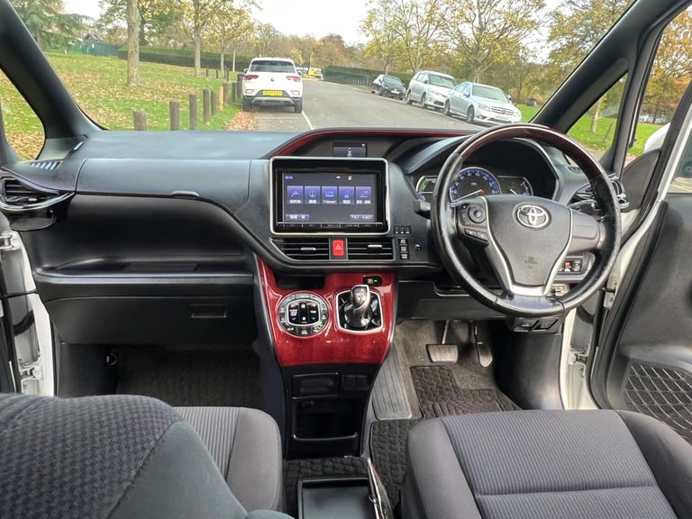 2015 Toyota Noah MPV Hybrid Electric  Automatic