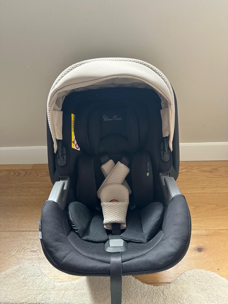 image for Silver Cross Dream i-size Car Seat and Base