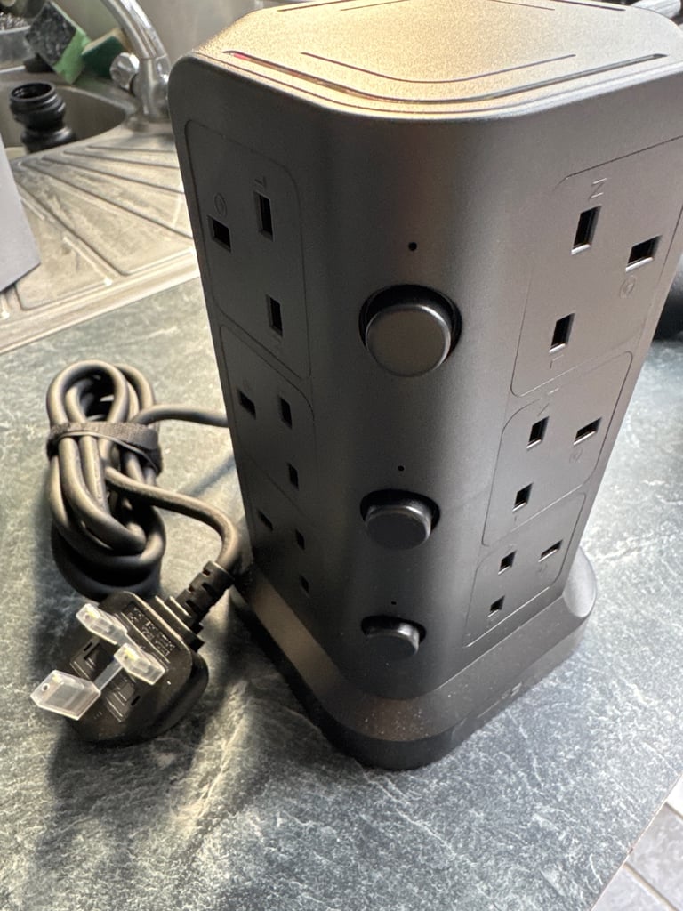 Koosla vertical power socket