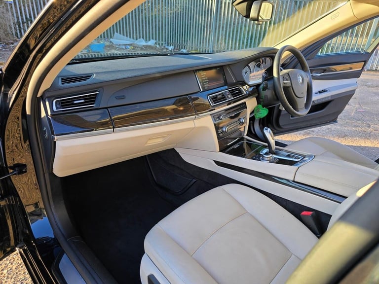 2013 BMW 7 Series 4.4 750Li V8 SE Auto Euro 5 (s/s) 4dr Saloon Petrol Automatic