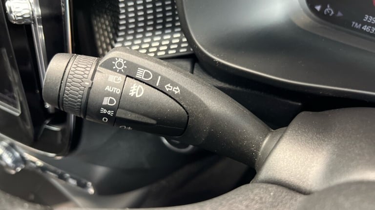 2021 Volvo XC40 Recharge R-Design, T5 plug-in hybrid (Power Tailgate, Sensus Navigation) Estate P...