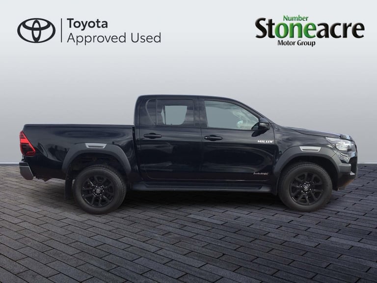 2022 Toyota Hilux 2.8 D-4D Invincible X Pickup Double Cab 4dr Diesel Auto 4WD Euro 6 (s/s) (2 PIC...