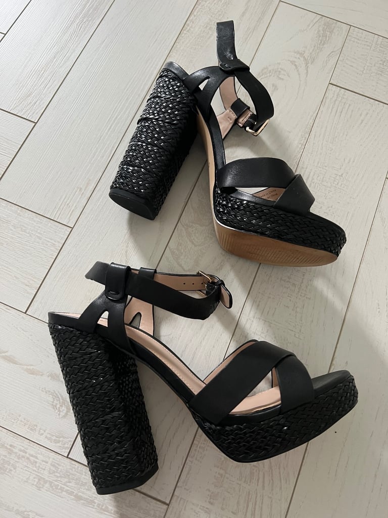 ALDO sandal, size 5