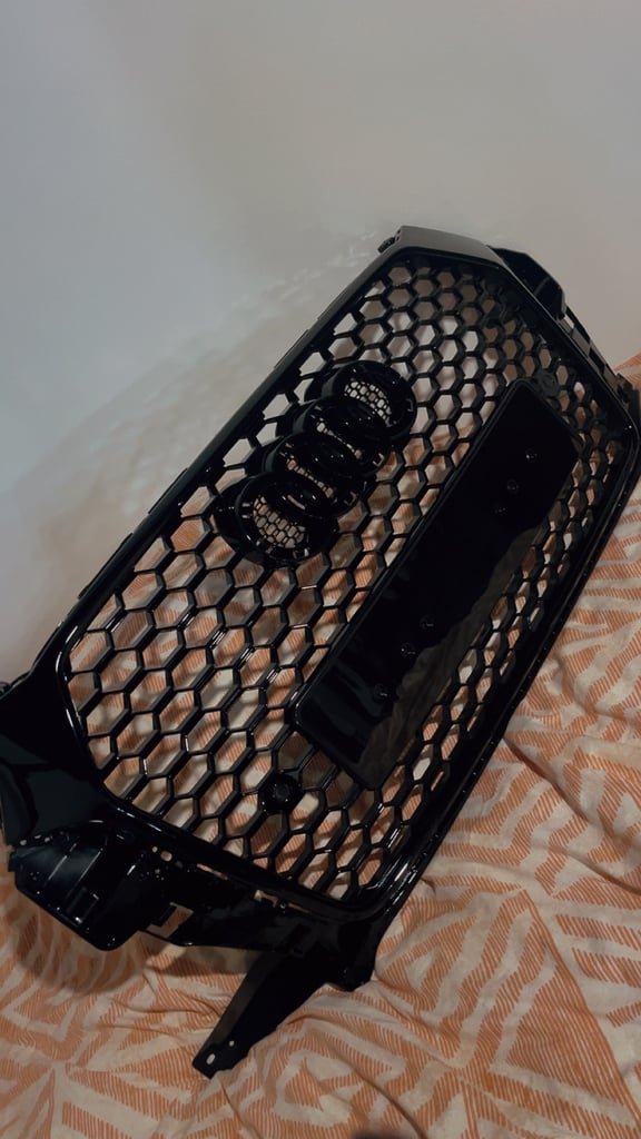 image for Audi Q3 8U 2015-2018 honeycomb grill