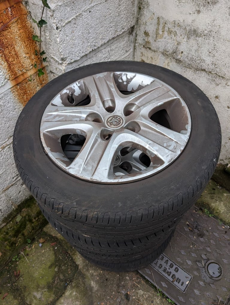 image for Vauxhall Astra h 5 studied steel wheels and trims.