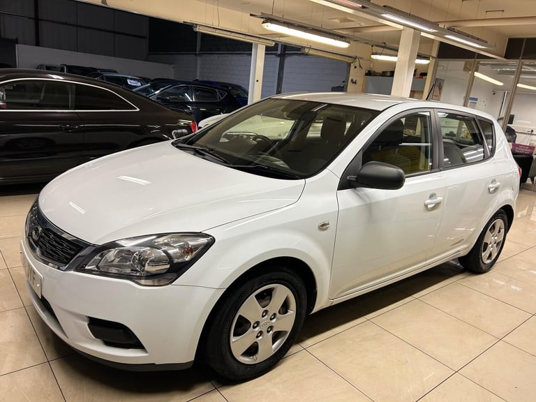 2011 Kia Ceed 1.4 1 Euro 5 5dr HATCHBACK Petrol Manual