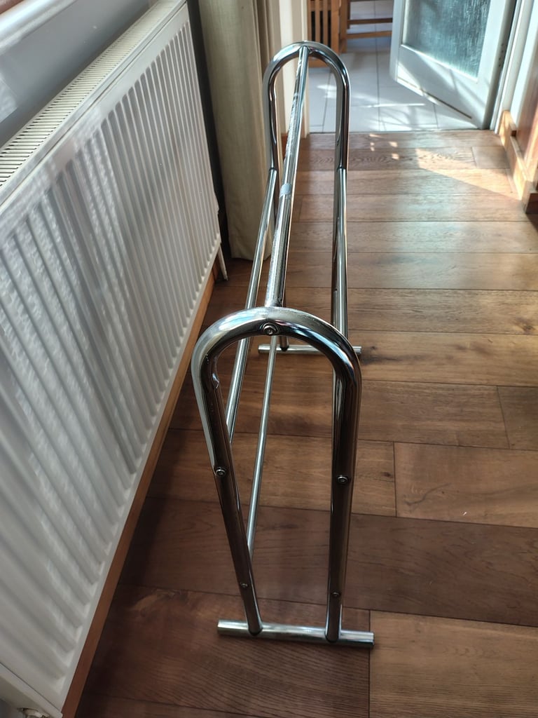 Freestanding Chromium Towel Rack/ Stand 