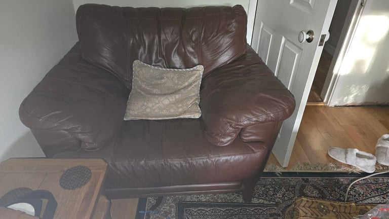 3+1+1seaters+footstool free to collect