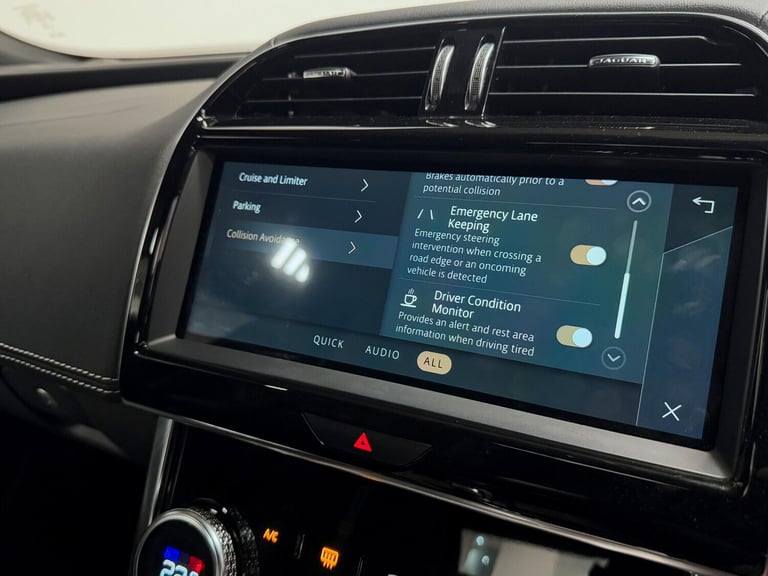 2022 Jaguar XE 2.0 D200 MHEV R-Dynamic SE Saloon 4dr Diesel Auto Euro 6 (s/s) (204 ps) SALOON Die...