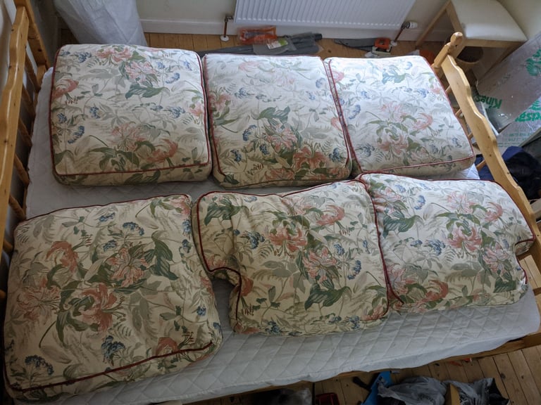 Sofa cushionns