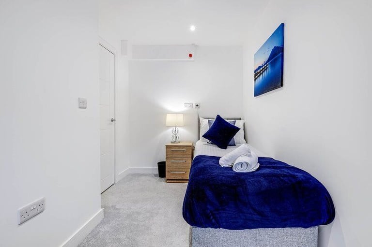 Spacious 2-Bed Flat for Rent – GU15 3RB
