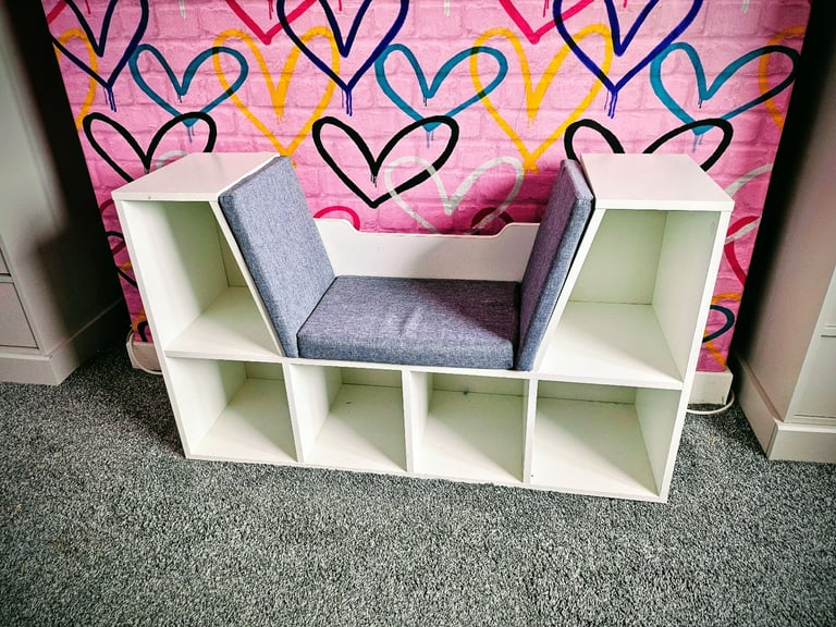 Seated bookcase