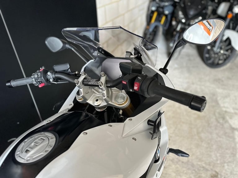 Stunning 2023/23 BMW R1250 RS SE in White with GR MOTO Exhaust and Panniers