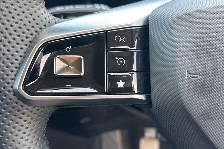 2025 MG MG HS 106290 Hatchback Petrol Manual