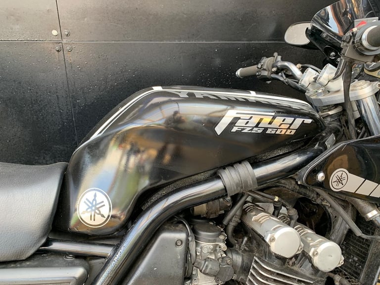 YAMHA FZS 600 FAZER PROJECT BIKE