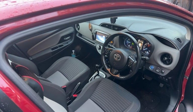 2017 Toyota Yaris 1.5 VVT-h Icon Hatchback 5dr Petrol Hybrid E-CVT Euro 6 (s/s) (100 ps) Hatchbac...