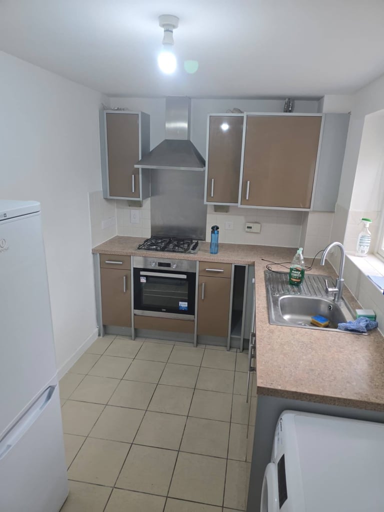 🌟 NEWLY-REFURBISHED 3/4 BED SEMI-DETACHED HOUSE – OXLEY PARK, MK4 🌟 Available Now – £1,695 pcm ***