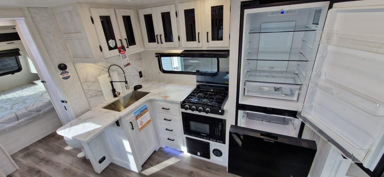 Forest River East To West Longitude 319BH American Caravan 5th Wheel