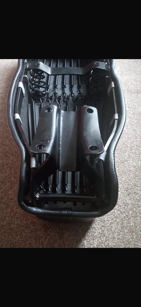 Lambretta series 1/2/3 standard seat in black with strap