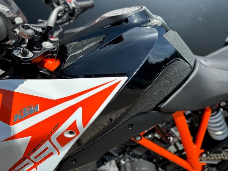 STUNNING ONE OWNER 2019/19 KTM 1290 SUPERDUKE GT MOTORCYCLE