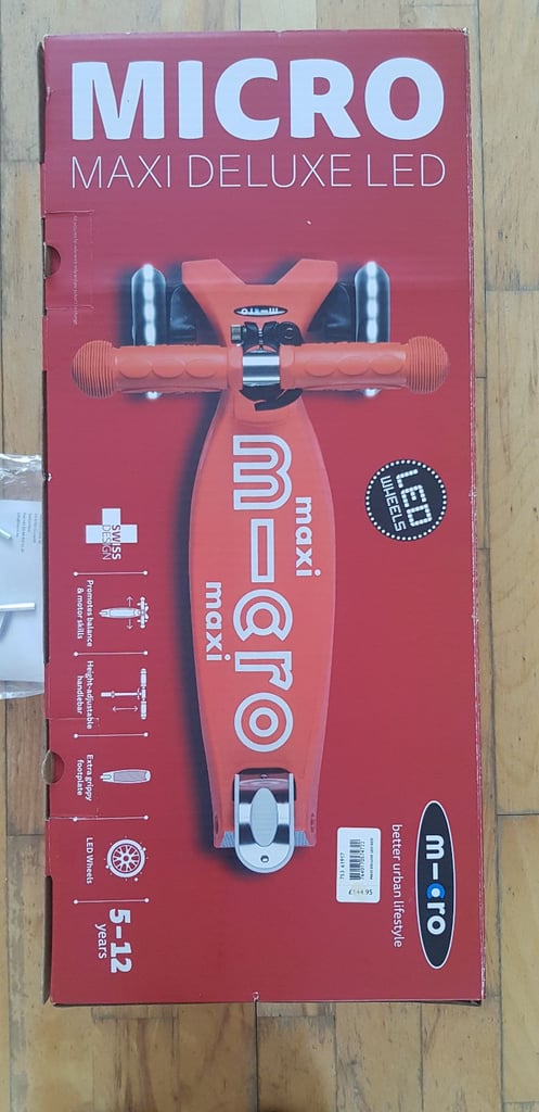 Red Micro LED Maxi Deluxe Scooter Great Condition