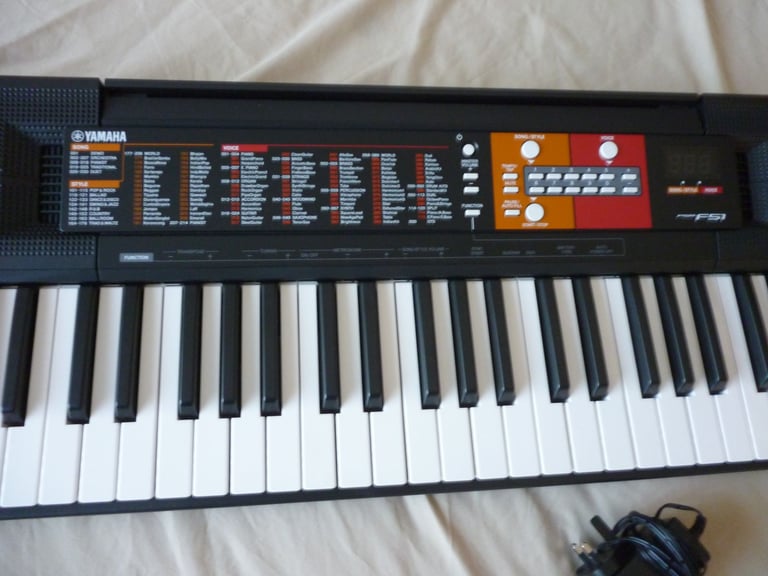 Beautful quality Yamaha Psr F51 full size light weight keyboard,hundreds of voices,styles etc..