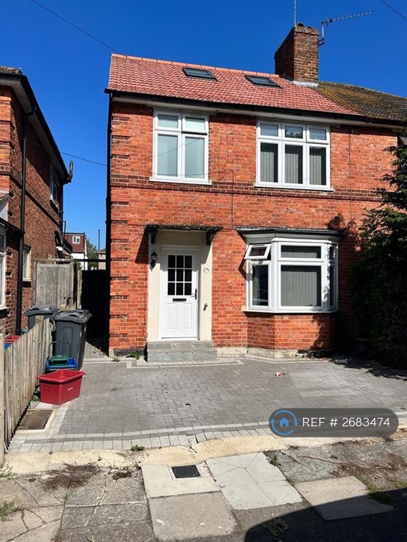 1 bedroom in Colwyn Crescent, Hounslow, TW3 (#2683474)