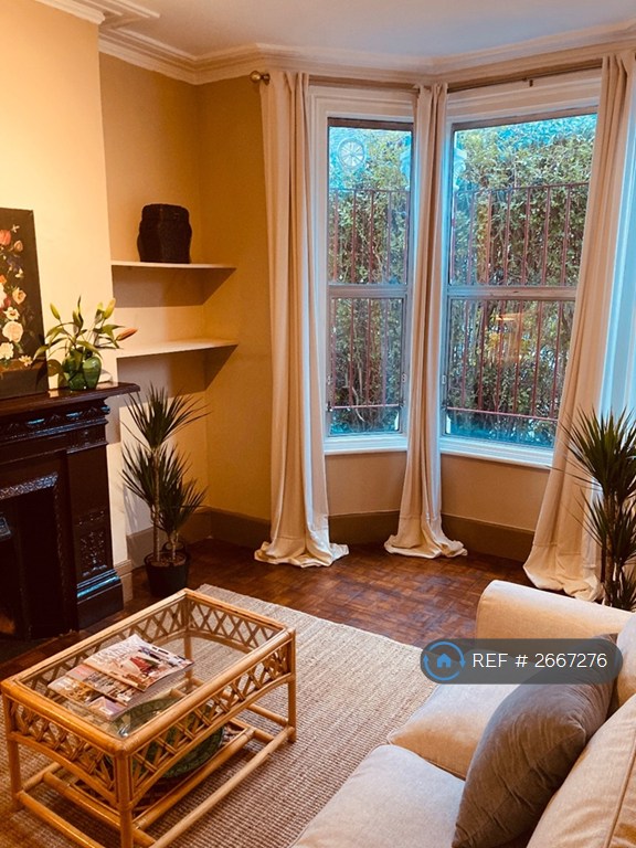 1 bedroom flat in Wimbart Road, London, SW2 (1 bed) (#2667276)