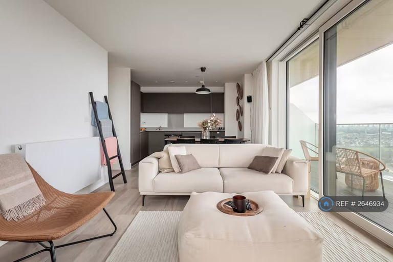 2 bedroom flat in Hale Works Apartments, London, N17 (2 bed) (#2646934)