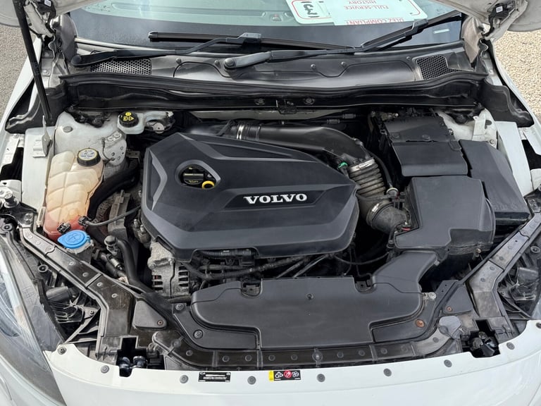2015 Volvo V40 T2 R DESIGN 5dr ULEZ HATCHBACK Petrol Manual