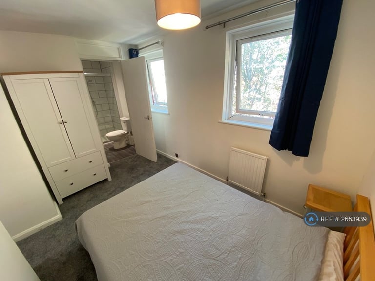3 bedroom flat in Martlesham Walk, Manchester, M4 (3 bed) (#2663939)