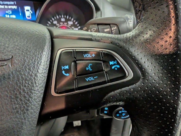 2017 Ford Focus 1.0T EcoBoost ST-Line Euro 6 (s/s) 5dr HATCHBACK Petrol Manual